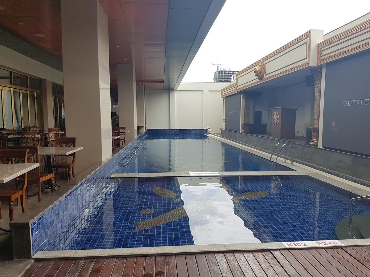 Myko Hotel & Convention Center Makassar Exterior foto