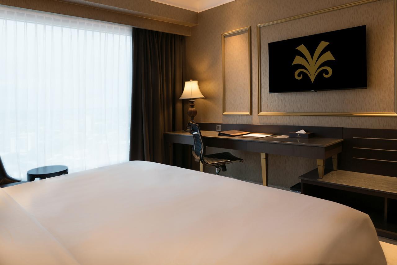 Myko Hotel & Convention Center Makassar Exterior foto